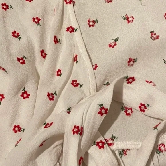 Brandy Melville flowy tie top - Picture 3 of 4